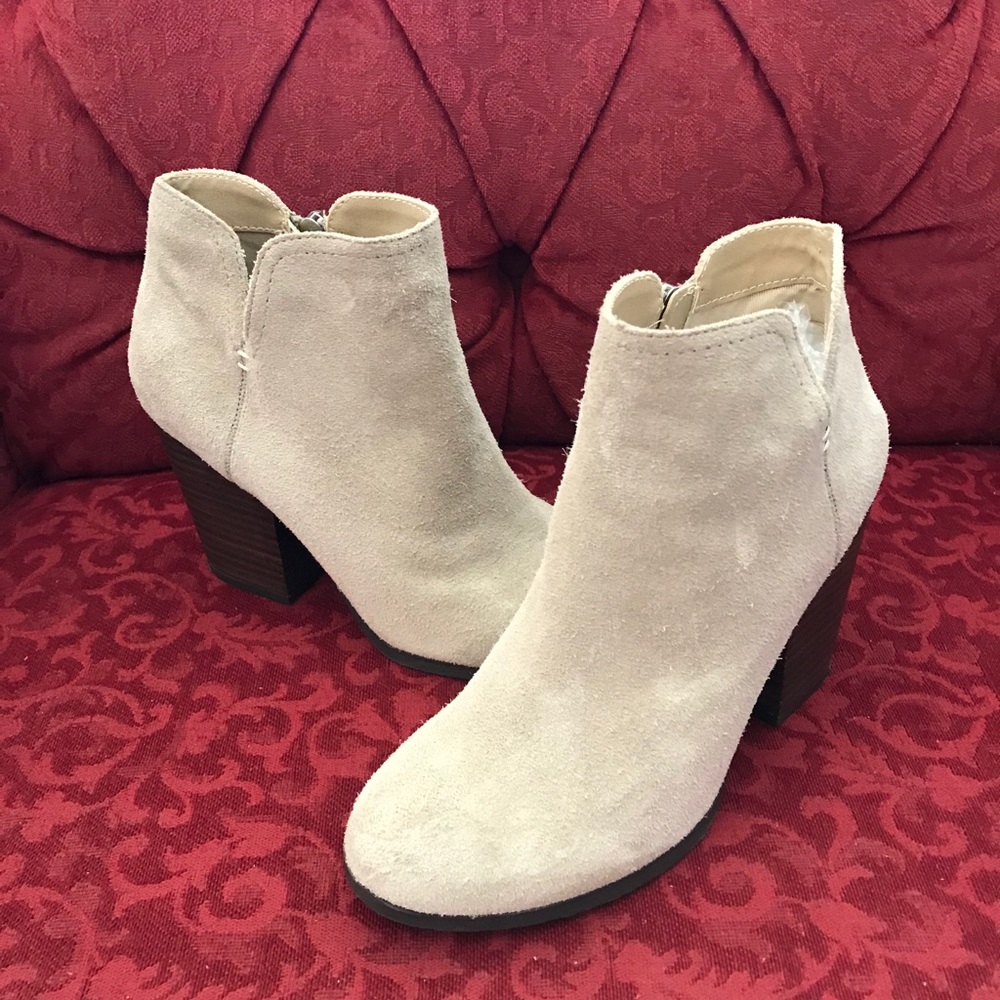 Kenneth Cole suede ankle boots / booties